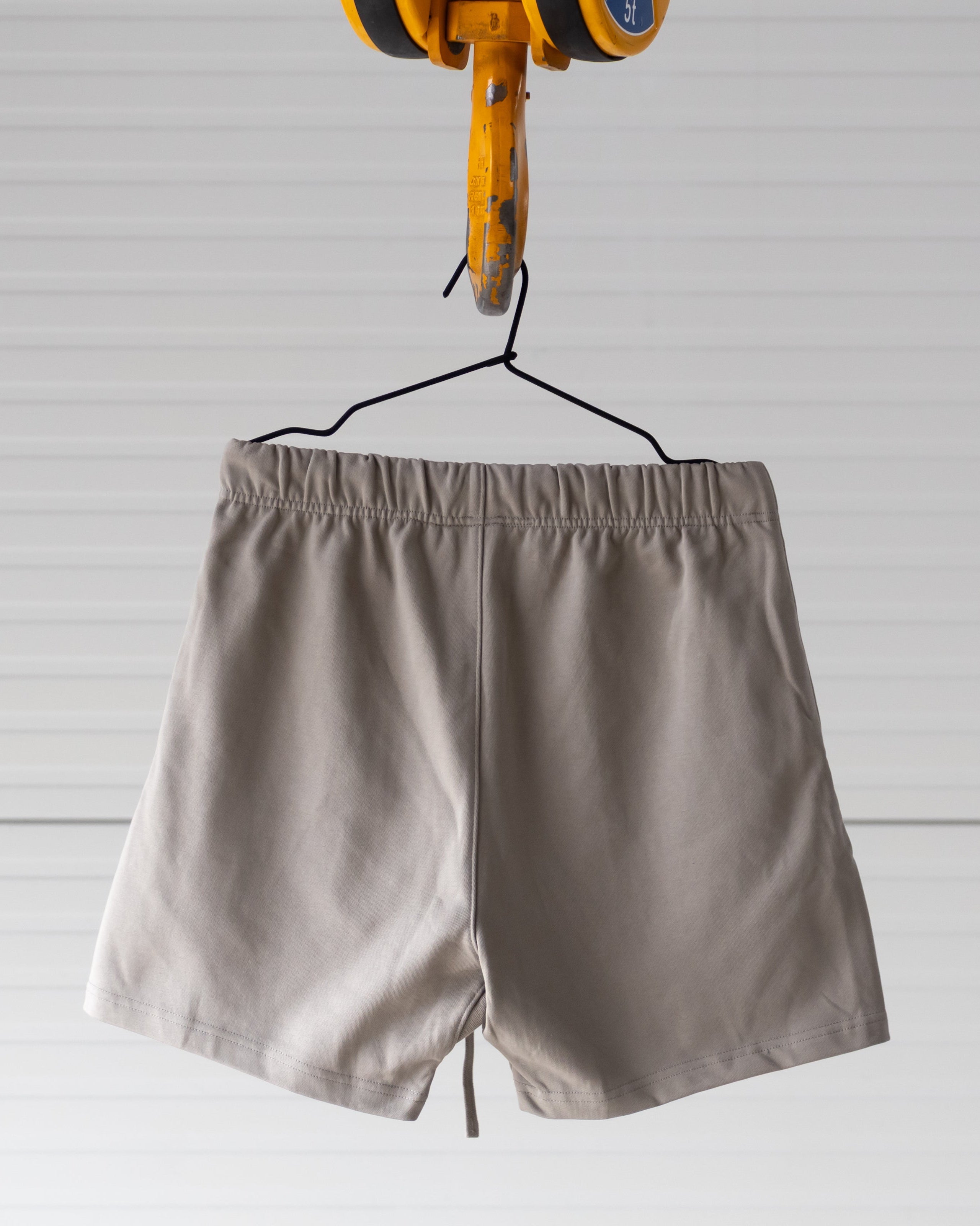 ICONIC SHORTS TAUPE