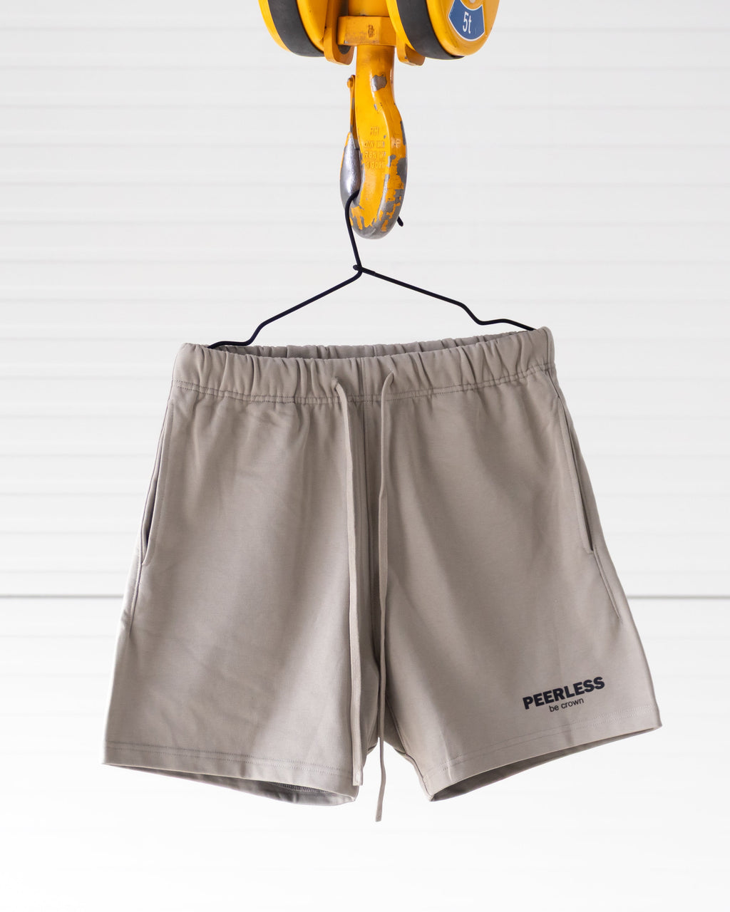 ICONIC SHORTS TAUPE
