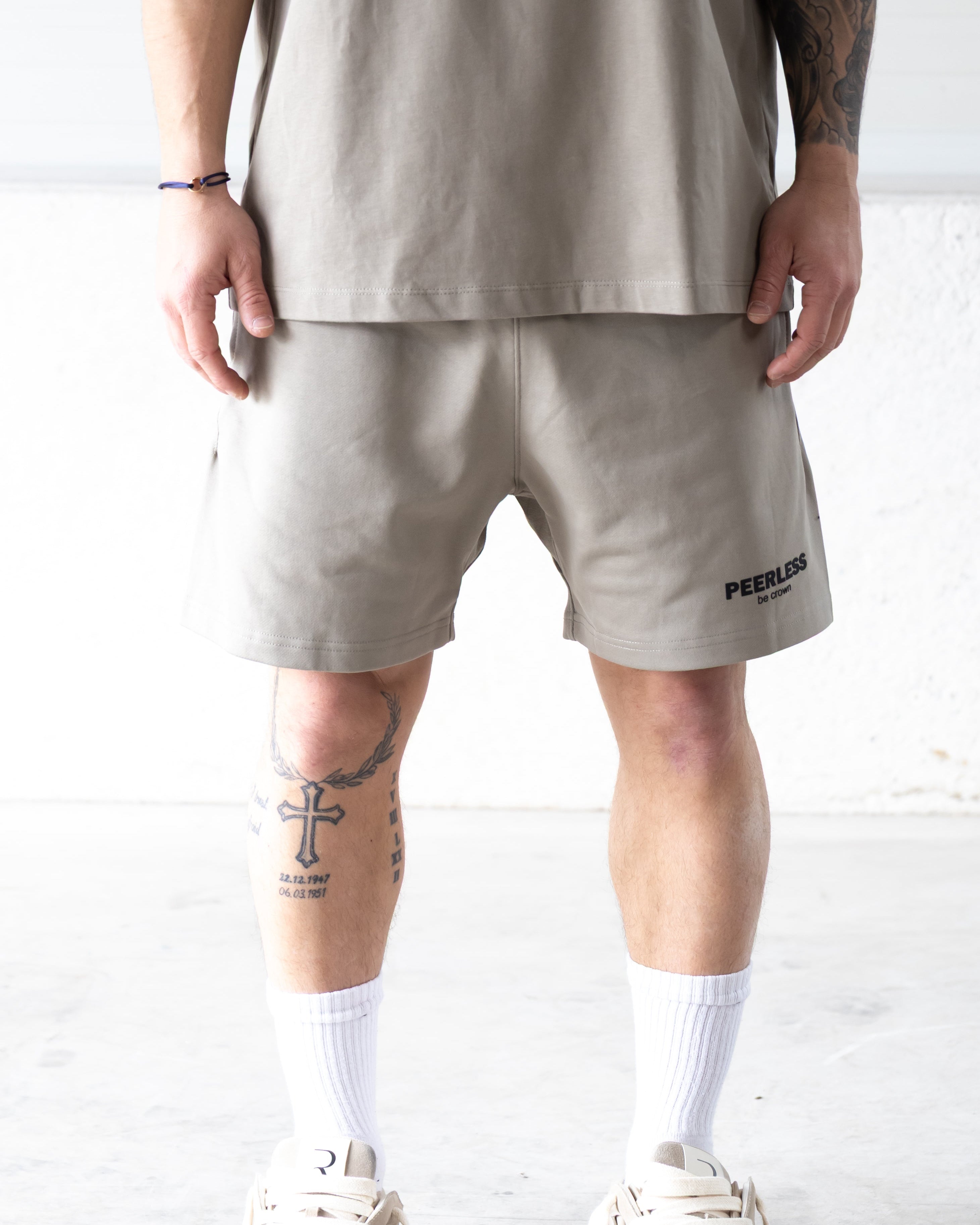 ICONIC SHORTS TAUPE